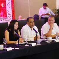 Astudillo pide aunque sea pintar los lugares 'más feos” de Acapulco para el Tianguis Turístico