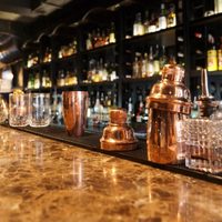 Productores de destilados donan dinero para bares y restaurantes