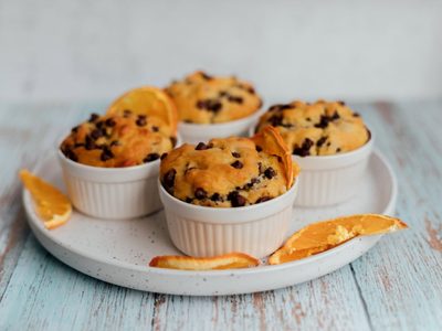 Aprovechá que las mandarinas están baratas y hacete estos muffins con chips de chocolate que son una delicia