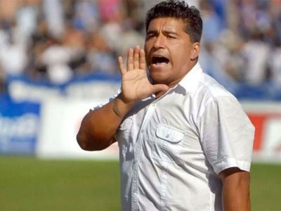 Godoy Cruz echó a Ribonetto y contrató de inmediato al Turco Asad