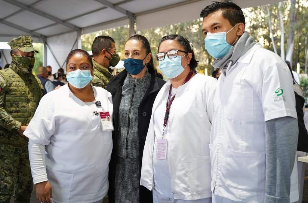La mandataria estuvo con el presidente, quien dio positivo a coronavirus