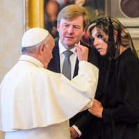 Los 50 años de Máxima de Holanda: el gesto con el Papa Francisco que dio que hablar