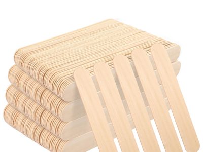 Si tenés palitos de helado y retazos de tela, creá este accesorio, ideal para tener en tu cartera los días de mucho calor