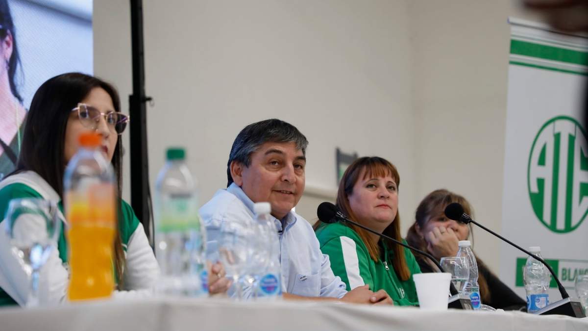 Carlos Quintriqueo habló en el cierre del congreso de ATE. Fuente: (Facebook)