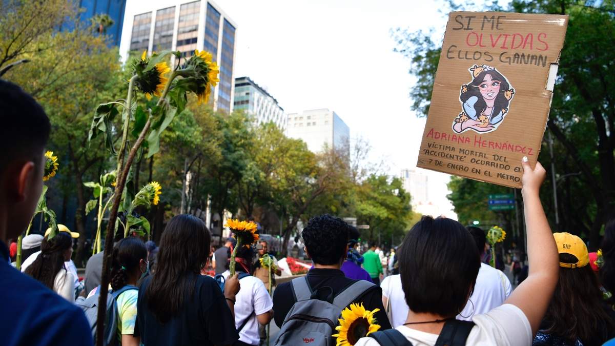 La marcha por las víctimas del accidente en la Línea 3 del Metro