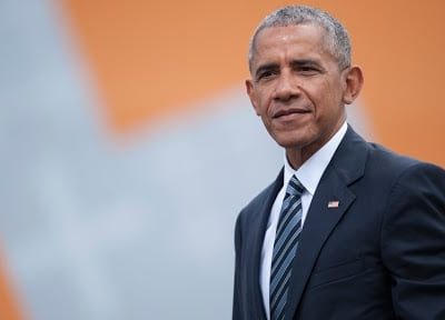 ¡Ver para creer! Las fotos poco conocidas de Barack Obama en pleno romance. ¡Otra faceta!