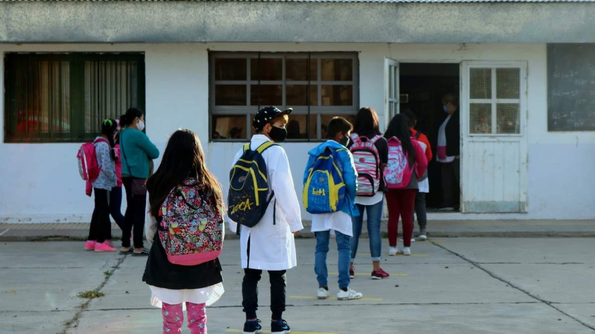 Ingreso a una escuela rionegrina. Fuente: (Twitter)