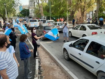 Nuevo banderazo en contra del Gobierno Nacional en Neuquén