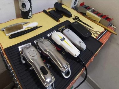 Ingresaron a la casa de un barbero "solidario" de Centenario y le robaron las herramientas de trabajo