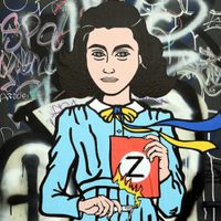 Ana Frank prende fuego la “Z” de Vladimir Putin en un mural en Milán