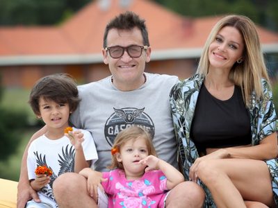Con una versión de un tema de The Beatles, Álvaro Navia y su hijo revolucionaron las redes