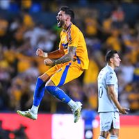 Con polémica arbitral Tigres elimina a Necaxa y consigue su boleto a semifinales (Videos)