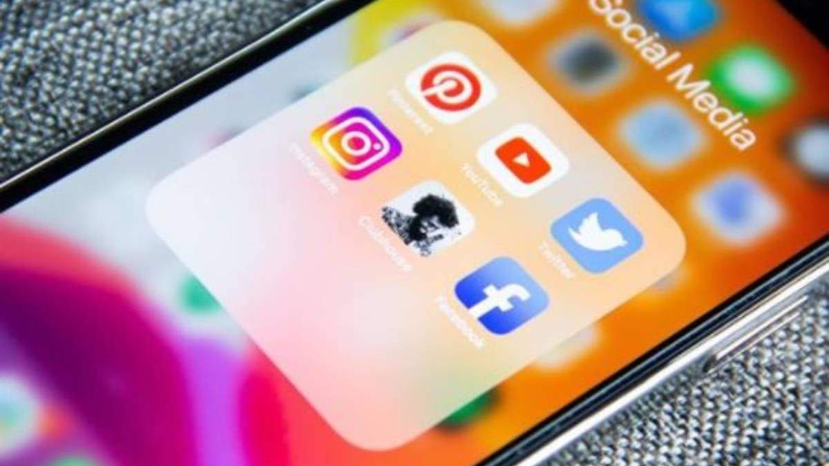 Apps de redes sociales en un teléfono móvil