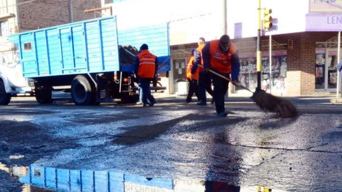 Arena y sal para poder sacar el hielo. Fuente: Municipalidad de Neuquén.