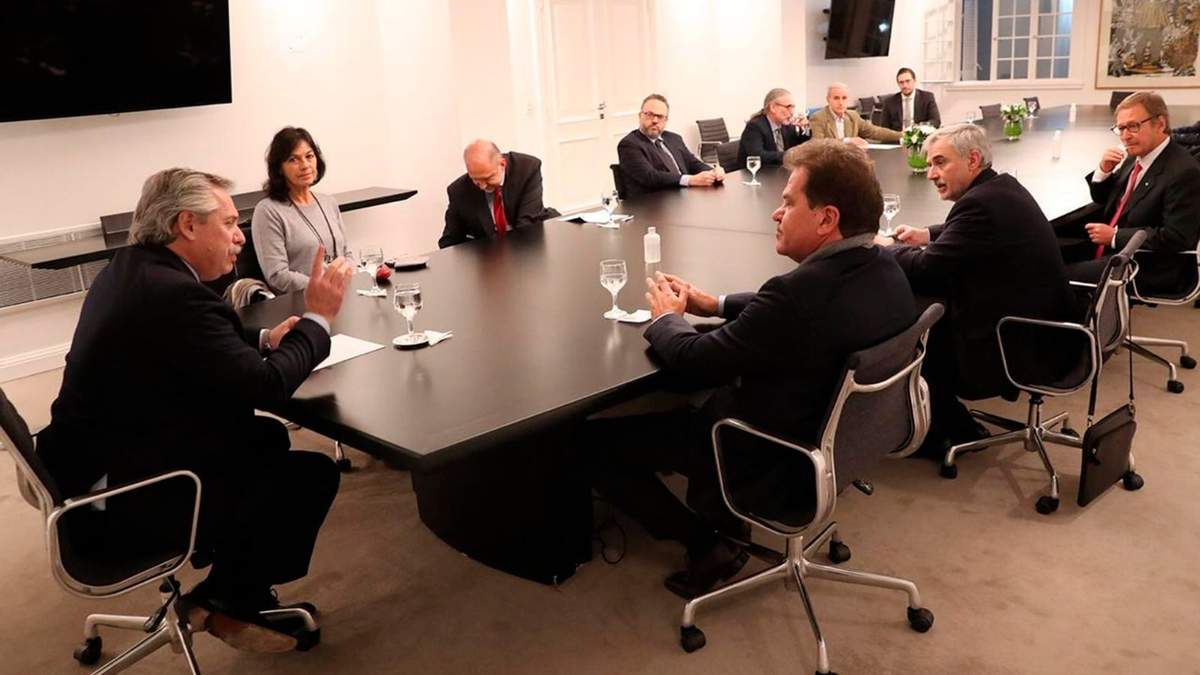 Alberto Fernández con Omar Perotti y representantes de Vicentin. Fuente: (Twitter)