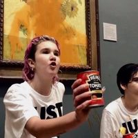 Activistas ecologistas lanzan sopa sobre "Los Girasoles" de Van Gogh en Londres (Video)