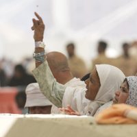 Peregrinos musulmanes reanudan la lapidación simbólica del diablo