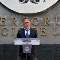 Para obtener recursos, el gobierno de Veracruz pone a la venta cines y 'cascajo” de maquinaria pesada