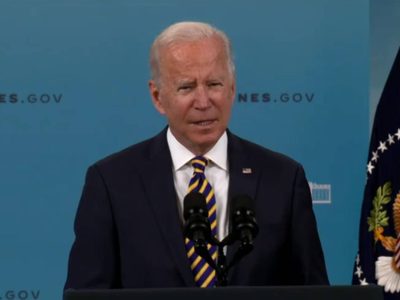 Biden reporta baja de 47% en contagios de covid-19 en Estados Unidos