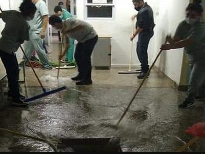 Denuncian filtraciones de agua y cortes de energía en el Hospital Castro Rendón de Neuquén