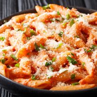 Con un truco que seguro no conocías: la receta de la mejor salsa de tomate, ideal para sumar a tus pastas