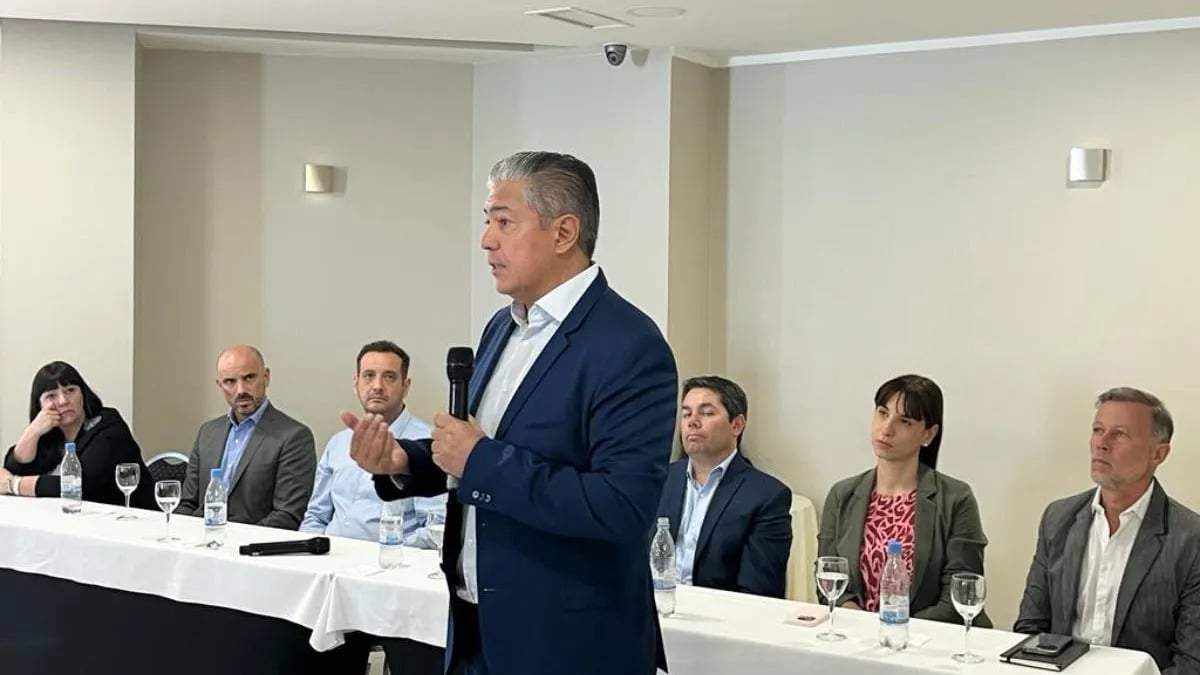 Rolando Figueroa recorte en planta política