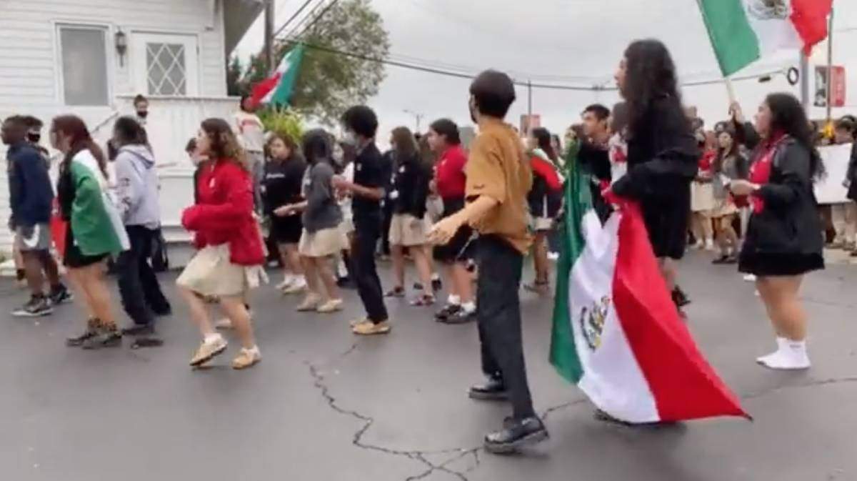 La protesta de estudiantes mexicanos en el 12 de octubre