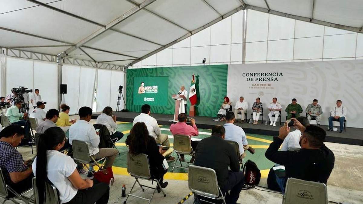 López Obrador en su conferencia en Campeche
