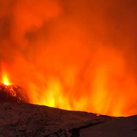 Imágenes de la explosión del volcán Etna en Italia