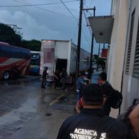 En Veracruz rescataron a 600 migrantes que viajaban hacinados en tráileres