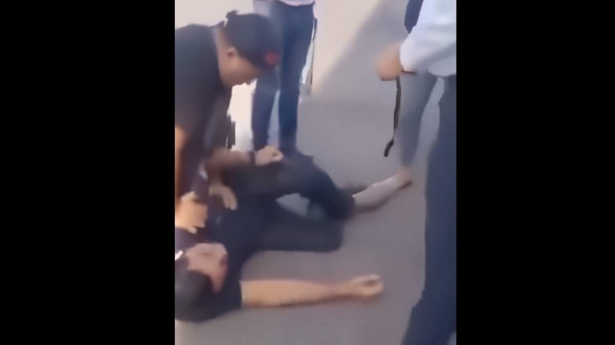 El momento en el que Francisco Javier es sometido por agentes