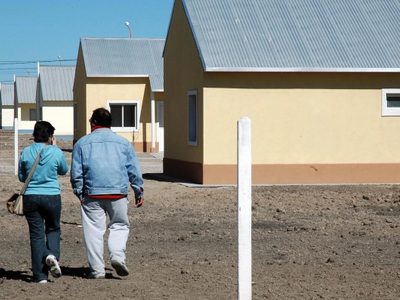 Allanaron el edificio del IPPV por la venta irregular de viviendas sociales
