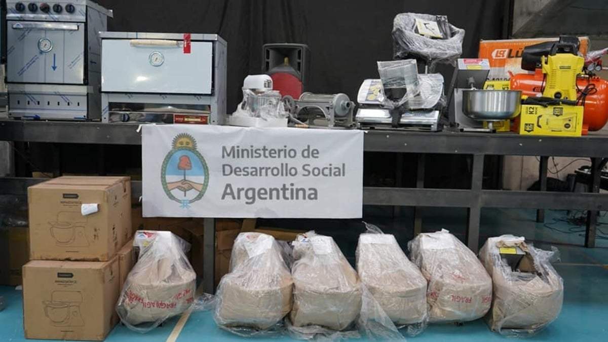 Maquinarias entregadas en el marco del programa. Fuente (redes sociales).