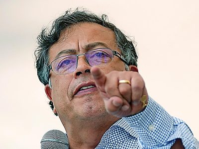 Gustavo Petro nombra a exjefe paramilitar como gestor de paz