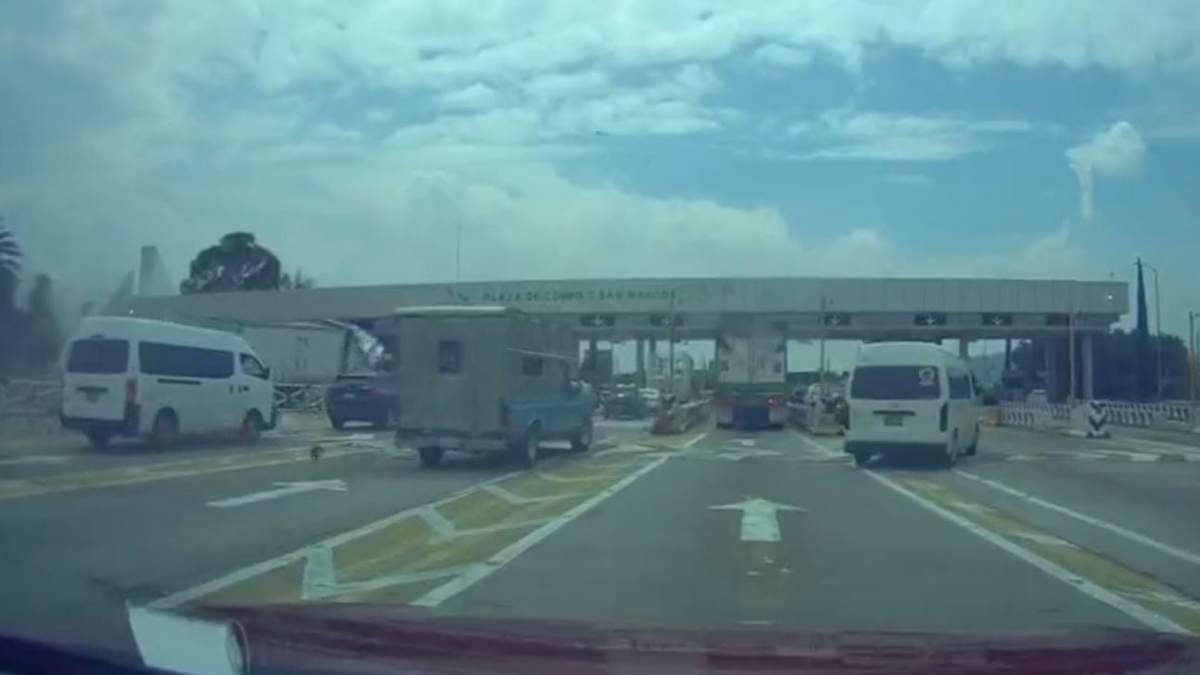 Momento en que el tráiler choca contra la caseta de San Marcos