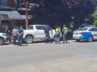 Un policía retirado manejaba una camioneta robada al gobierno de Neuquén
