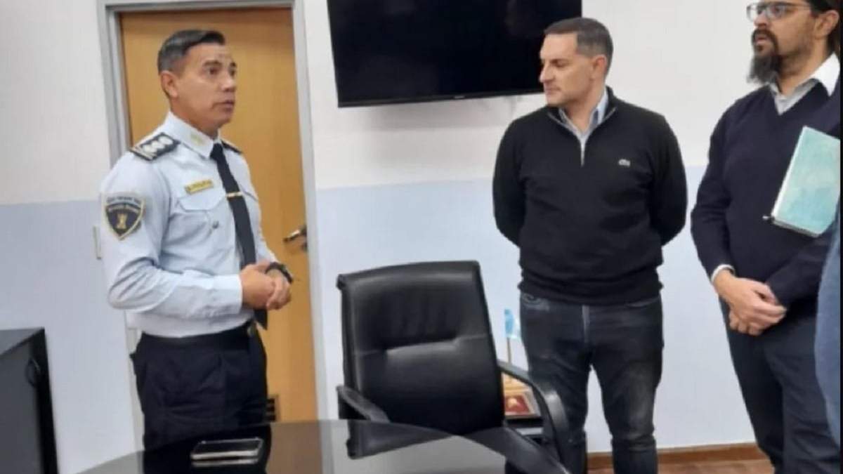 Los ministros de Seguridad de Neuquén, Matías Nicolini y de Salud, Martín Regueiro en su visita a la cárcel de Ezeiza. Fuente: (Gobierno de Neuquén)