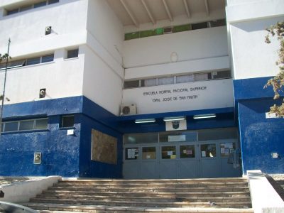 Una madre ingresó con su hija al IFD12 y golpeó al equipo directivo