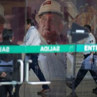 AMLO apoyó con 3 billones de pesos a Pemex... y sigue como la más endeudada: IMEF