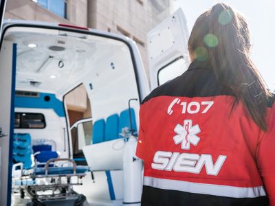 Choque en cadena en Avenida Mosconi: una mujer lesionada y tres vehículos con daños severos