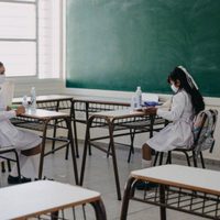 Con grupos reducidos y turnos de tres horas: así será el regreso a las aulas en Río Negro