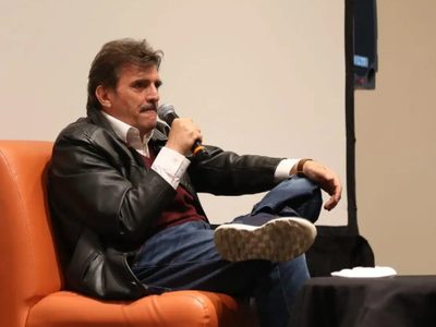"Lealtad al fantasma", el nuevo libro de Enrique Serna