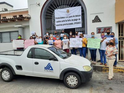 Con paros escalonados de brazos caídos, trabajadores de la salud exigen pagos en Colima