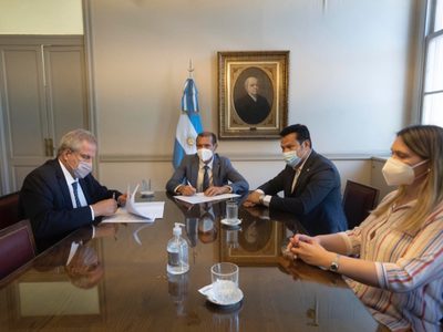 Omar Gutiérrez firmó un importante convenio con Nación