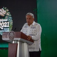 AMLO dice que acatará veda electoral impuesta por el INE previa a la consulta popular