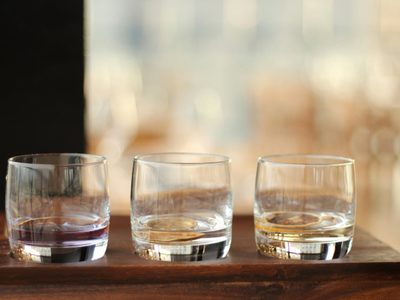 Con 1 ingrediente y este truco de las abuelas, dejá tus vasos de vidrio brillantes como si recién los estrenaras