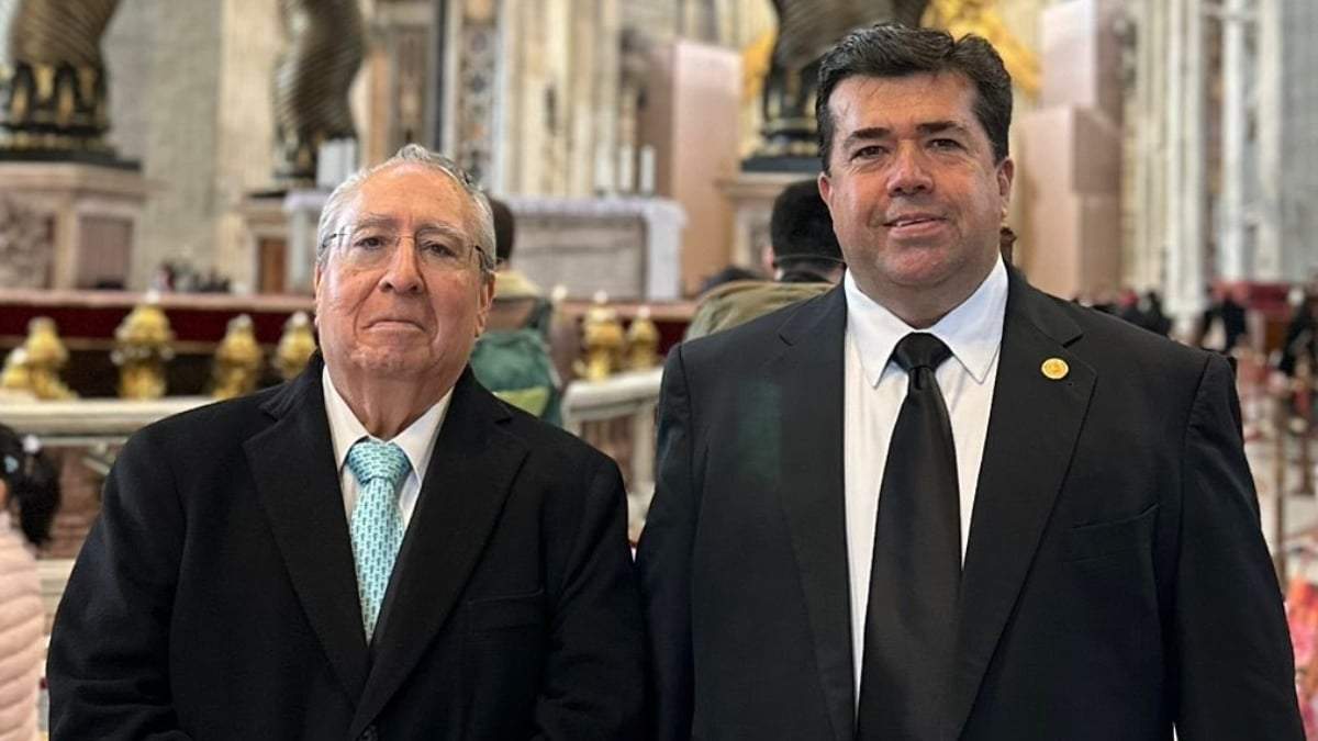 Pedro Haces con el embajador de México en El Vaticano, Alberto Medardo Barranco Chavarría