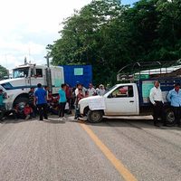 CNTE en Chiapas paraliza importantes cruceros por Quinto Informe de Peña Nieto