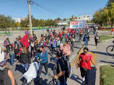Organizaciones sociales iniciaron un acampe de 48 horas en el centro de Neuquén