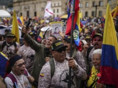 Miles de colombianos descontentos vuelven a las calles para protestar contra el gobierno de Petro